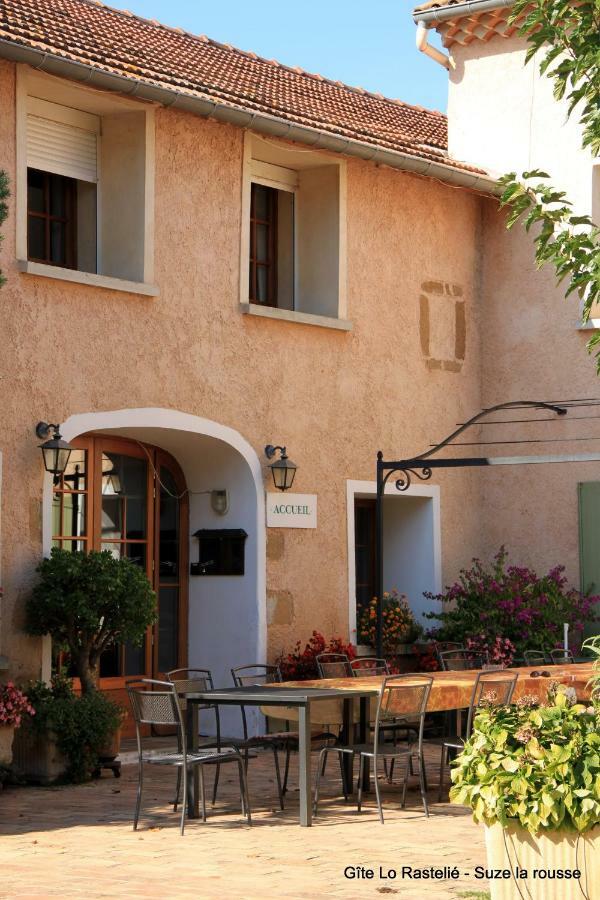 Lo Rastelie Bed & Breakfast Suze-la-Rousse Exterior photo