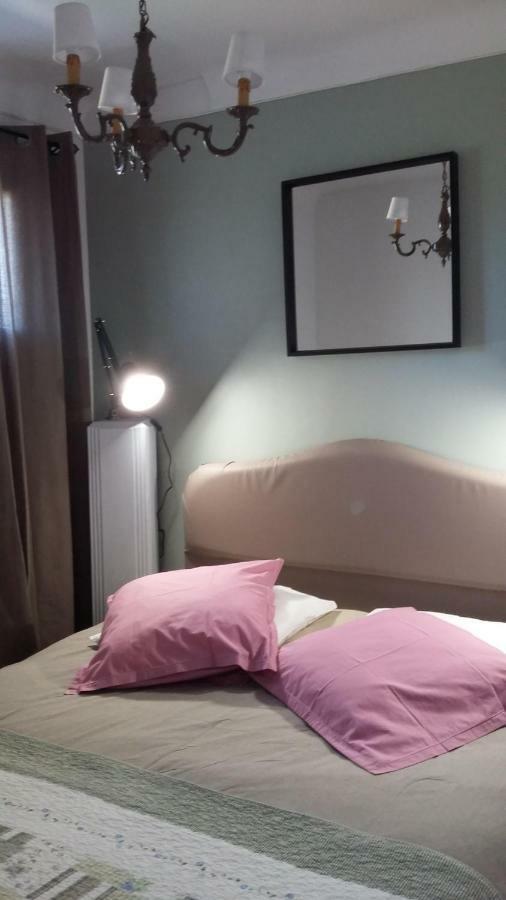 Lo Rastelie Bed & Breakfast Suze-la-Rousse Exterior photo